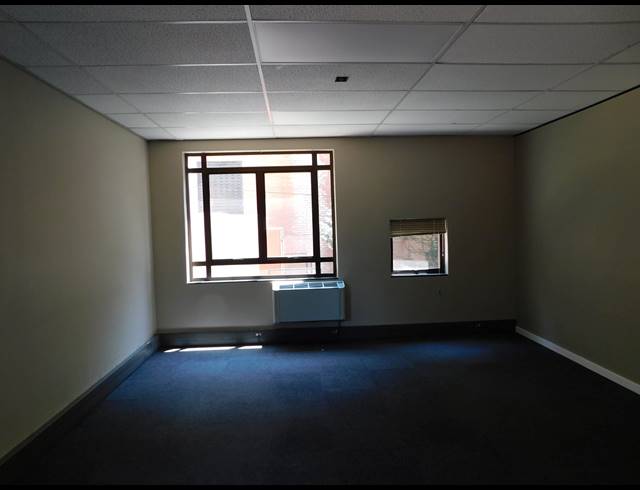 135M² OFFICE TO LET IN HYDE PARK